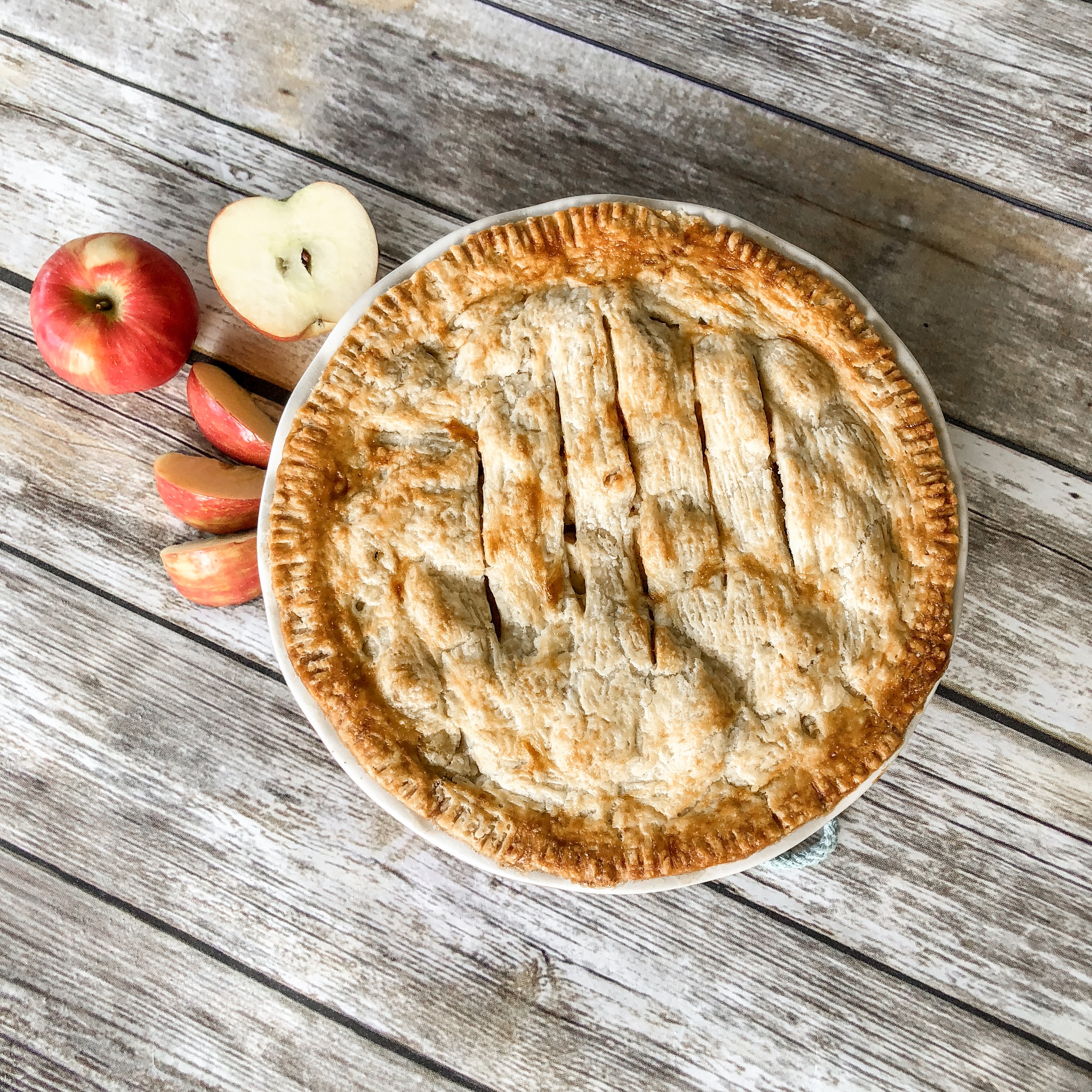 homemade apple pie, homemade crust, homemade filling, family recipe, secret recipe, kateschwanke, kate schwanke, food blogger, best desserts, apple pie recipe, apple pie