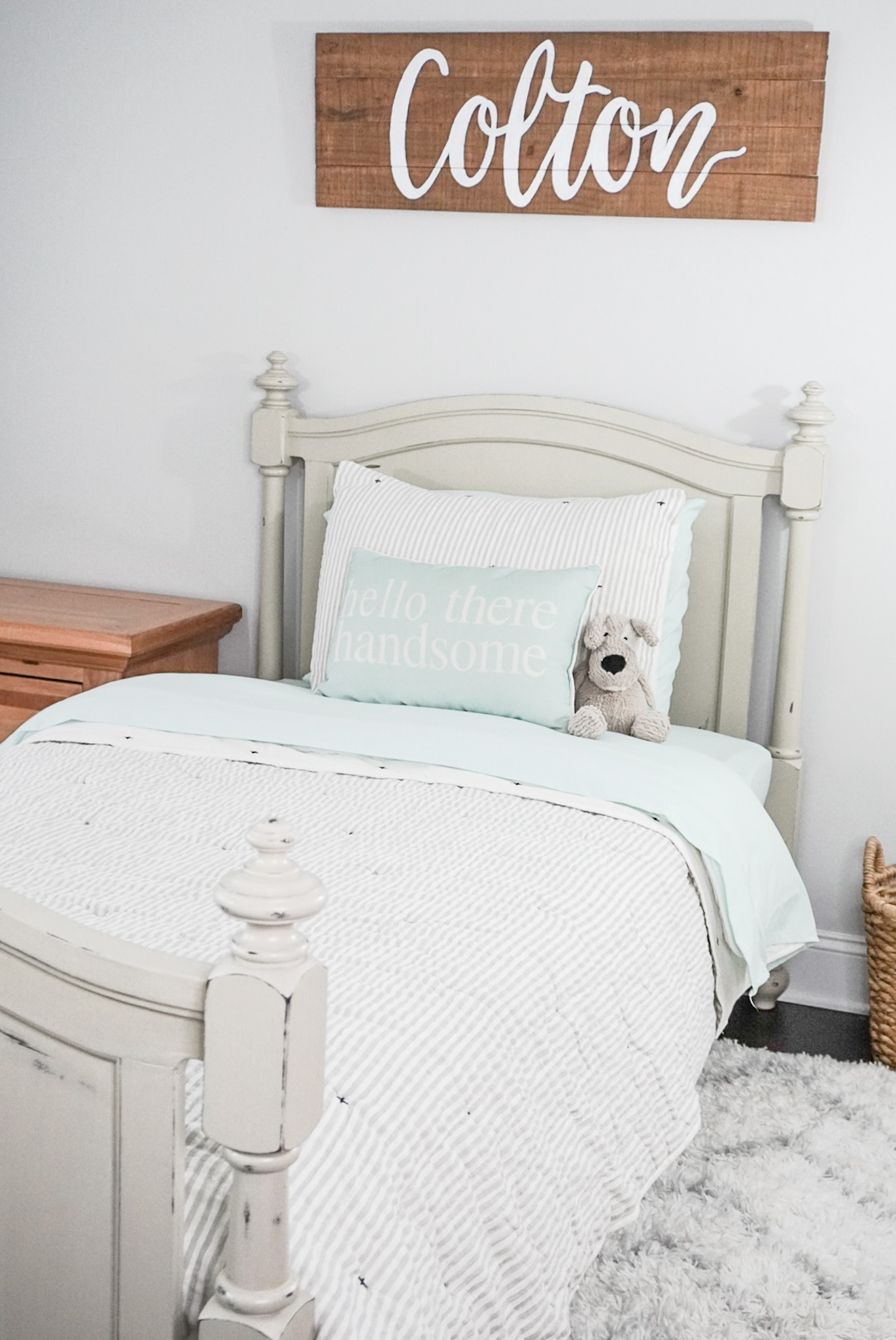 farmhouse style bed and bedding