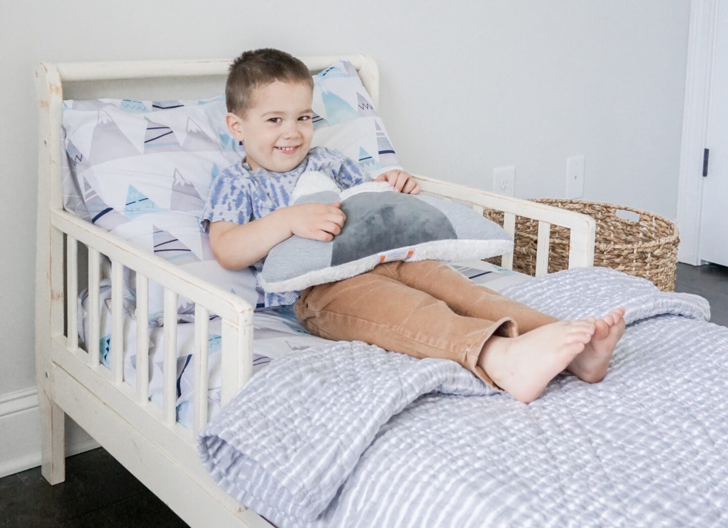 How To: Refinish a Toddler Bed Using Chalkpaint!